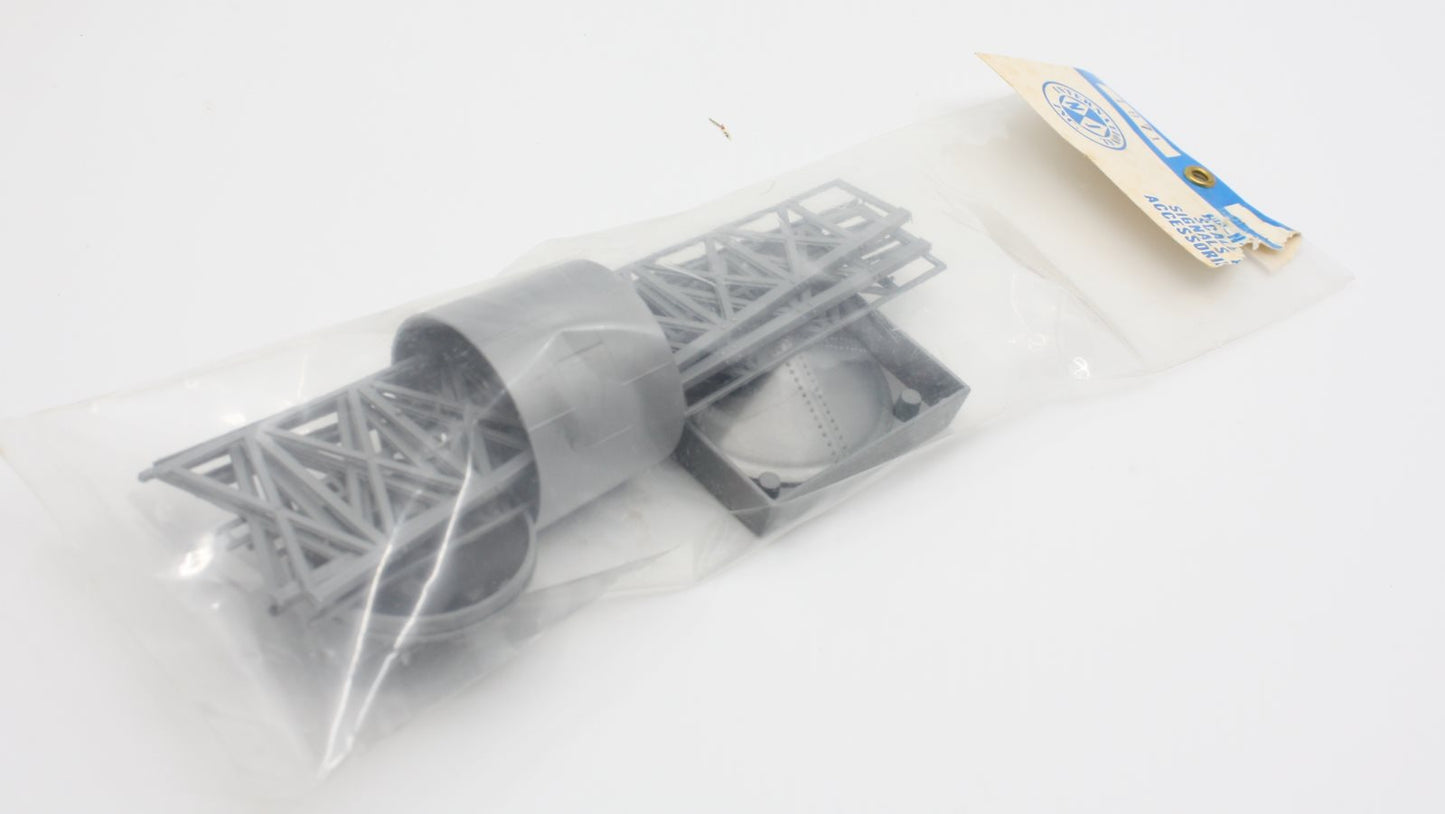 NJ International 1971 HO/N/O Water Tower Plastic Kit