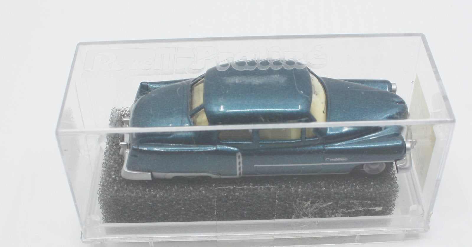 Praline 83402 HO Scale Revell Blue Metallic '54 Cadillac Limousine