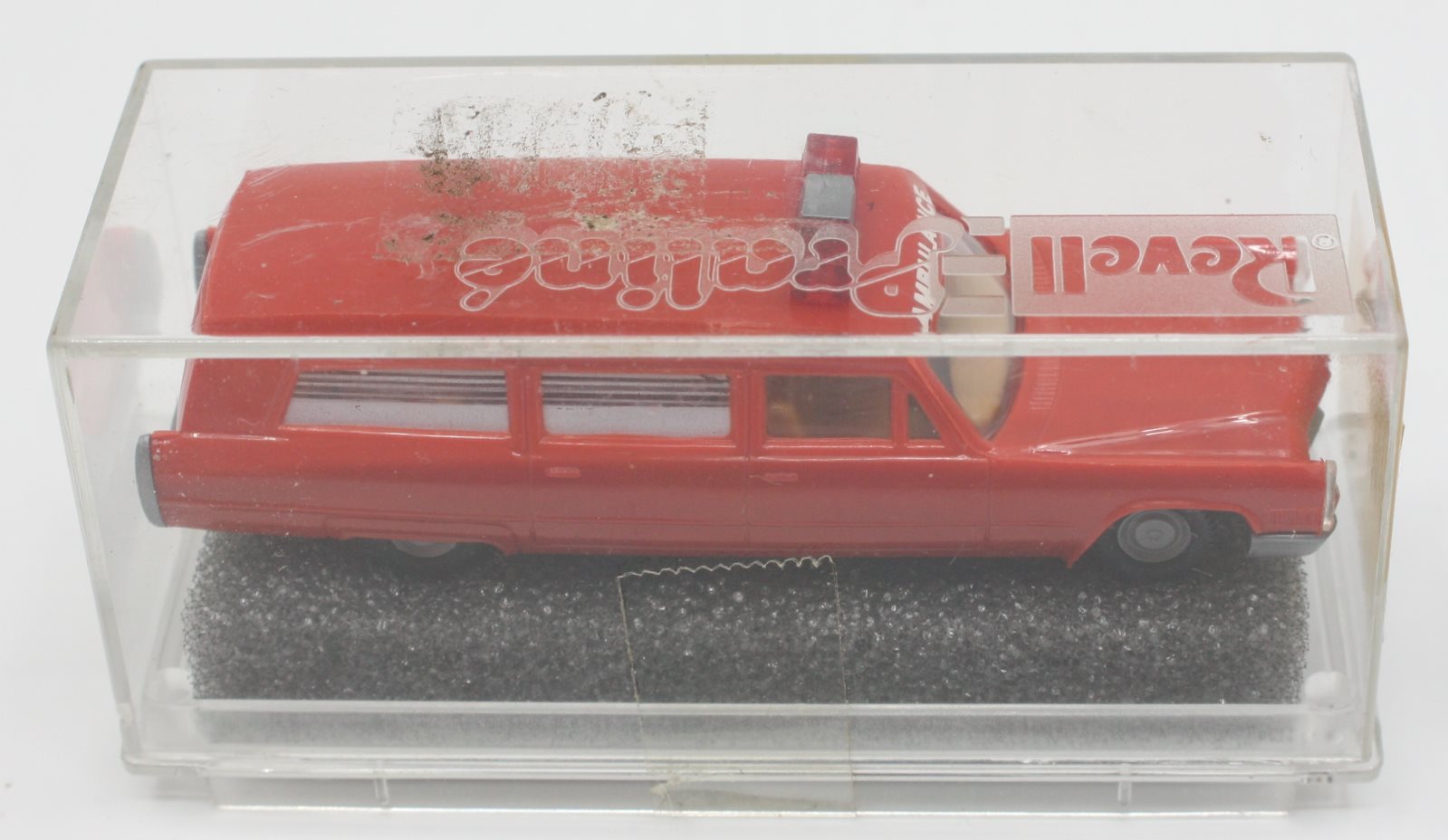 Praline 82901 HO Cadillac 1970 Ambulance