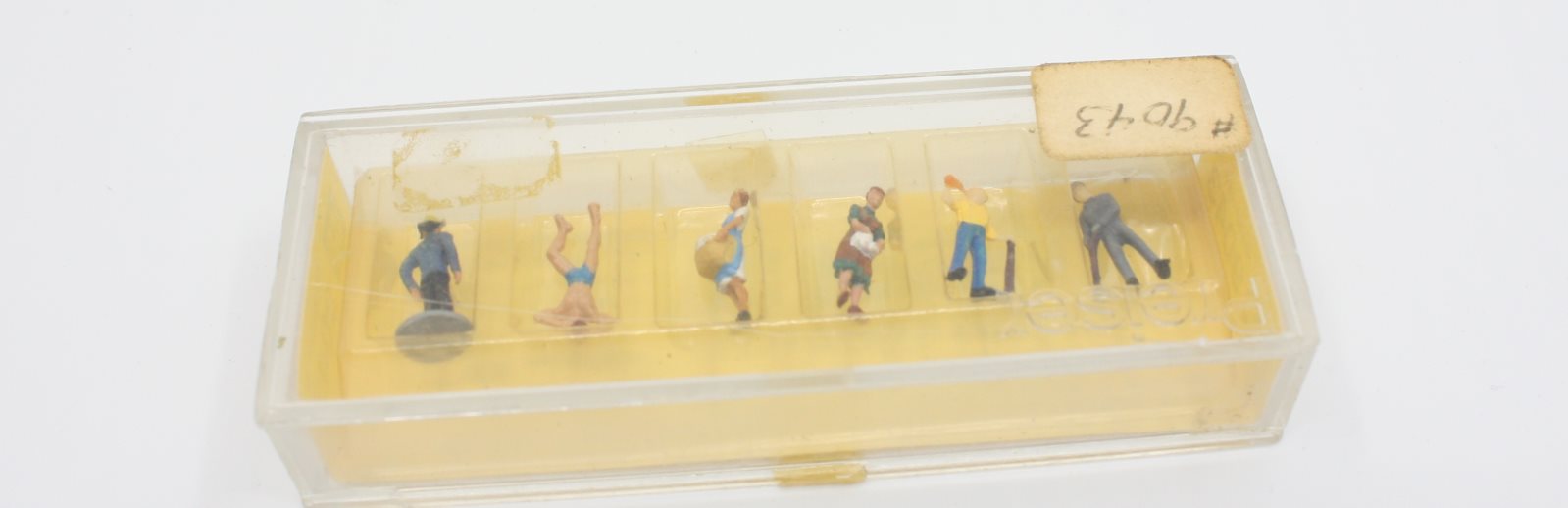 Preiser 9043 HO Standing Men & Women Figures (Set of 6)
