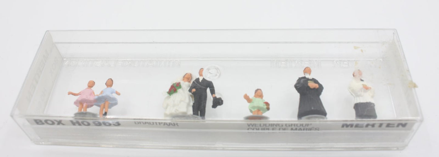 Merten 963 HO Wedding group Figures (Set of 7)