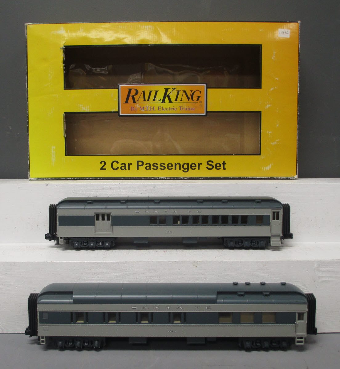 MTH 30-69134 2-CAR 60' MADISON COMB/DINER SANTA FE