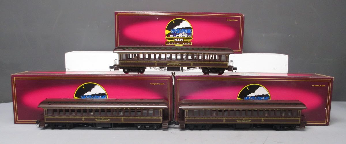 MTH 20-62011 O Central Pacific 64' Woodsided Passenger Car Set (Set of 3)