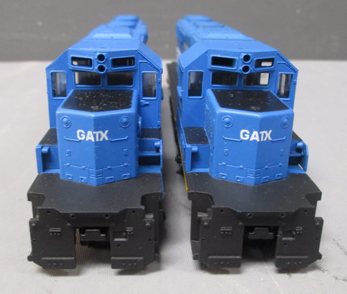 Athearn 22C2 HO GATX Lease Fleet SD40-2 Diesel Set (Set of 2)