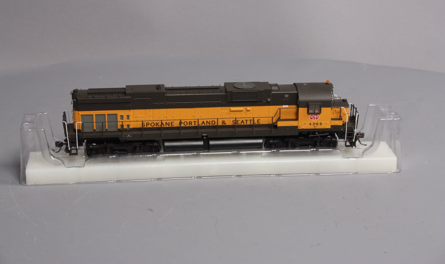 Bowser 23596 HO SP&S/BN C636 Diesel Locomotive w/DCC & Sound #4369