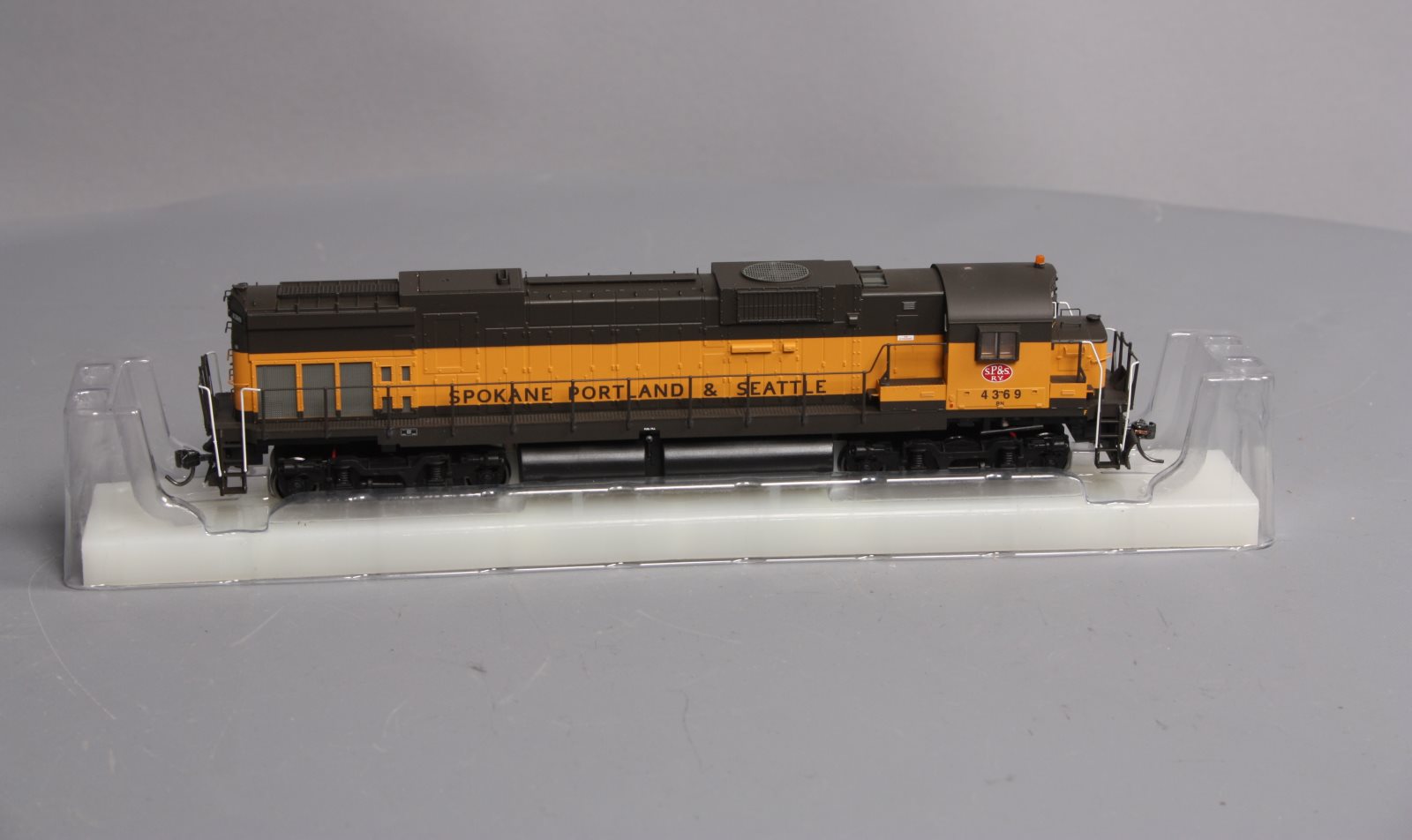 Bowser 23596 HO SP&S/BN C636 Diesel Locomotive w/DCC & Sound #4369
