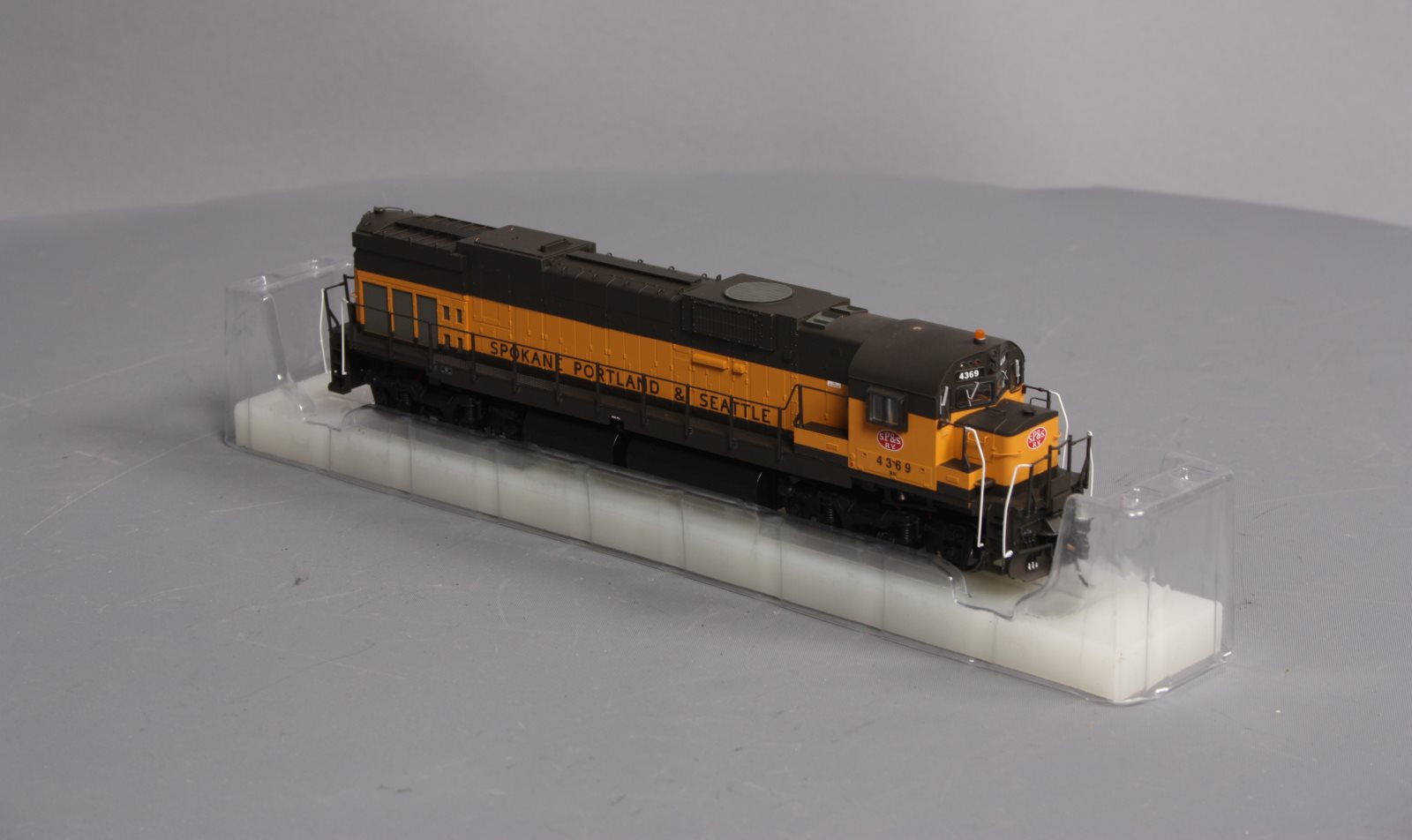 Bowser 23596 HO SP&S/BN C636 Diesel Locomotive w/DCC & Sound #4369