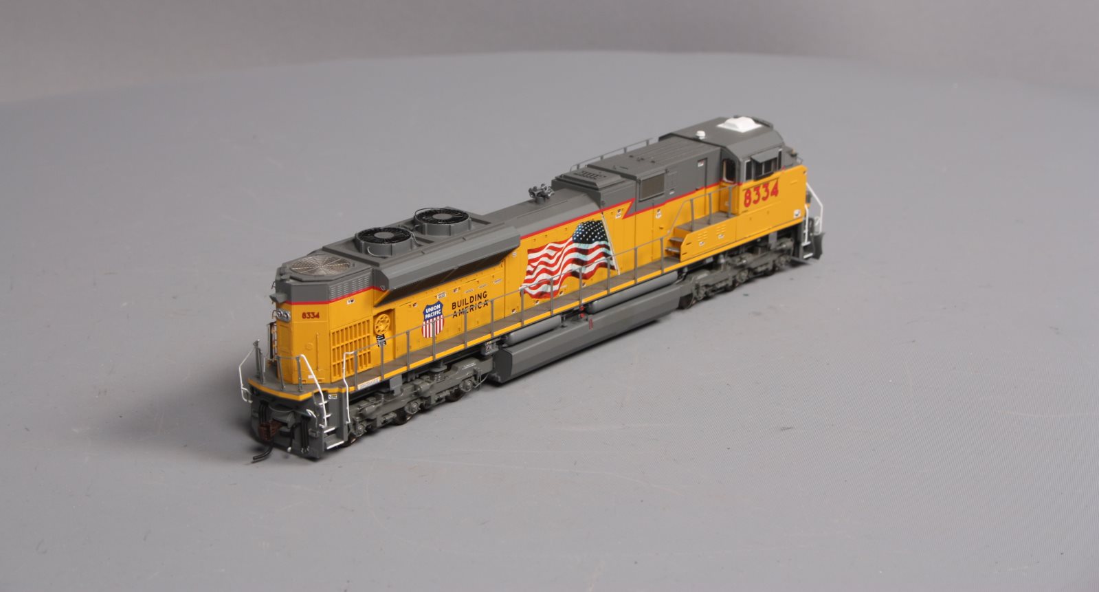 Athearn G68520 HO Union Pacific SD70ACe Powered Diesel Locomotive #8334