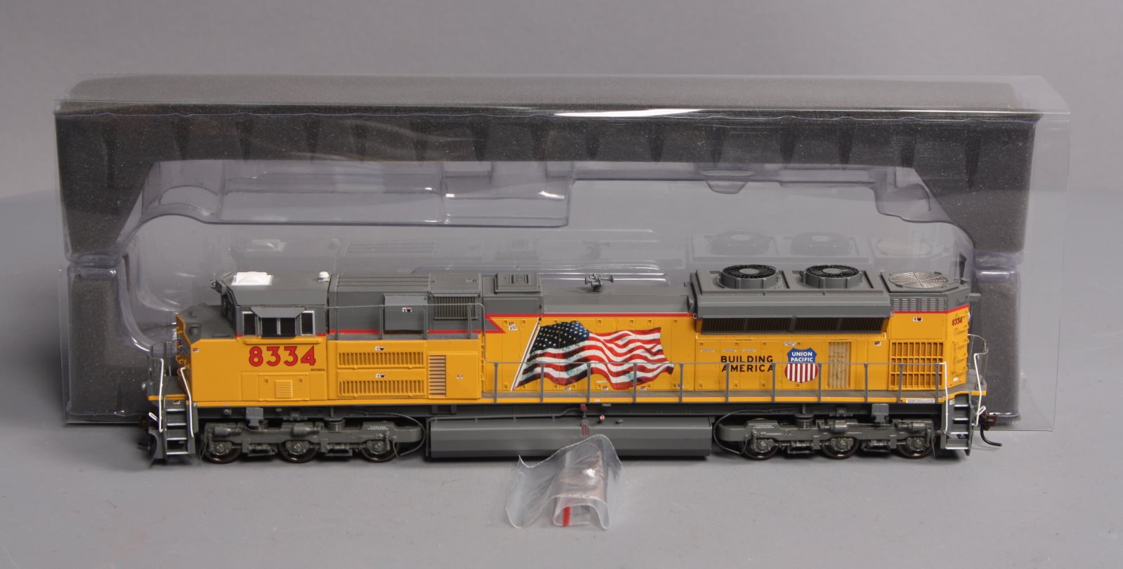 Athearn G68520 HO Union Pacific SD70ACe Powered Diesel Locomotive #8334