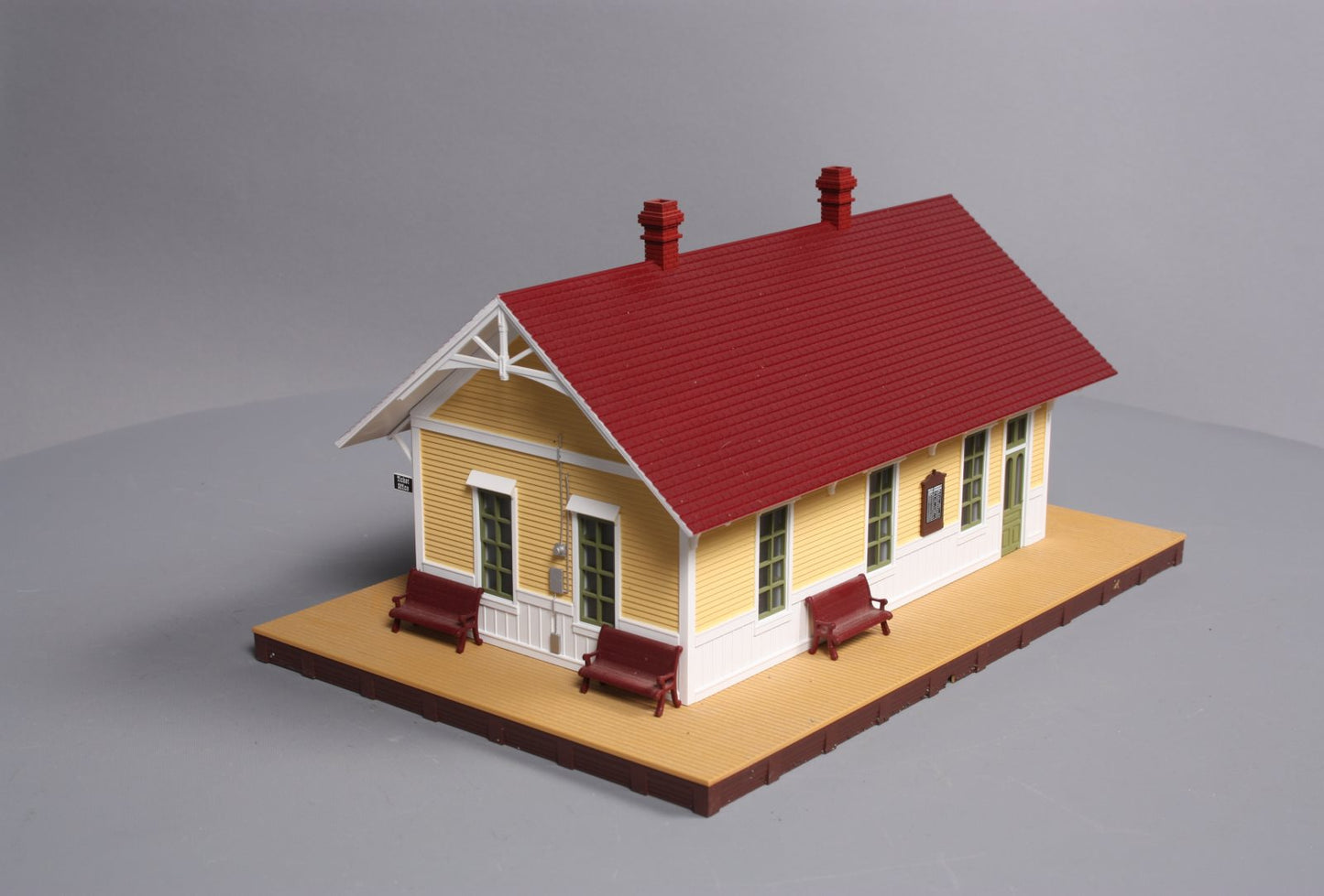 MTH 30-90303 Maroon/Cream Country Passenger Depot