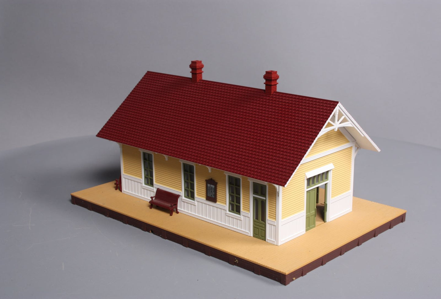 MTH 30-90303 Maroon/Cream Country Passenger Depot