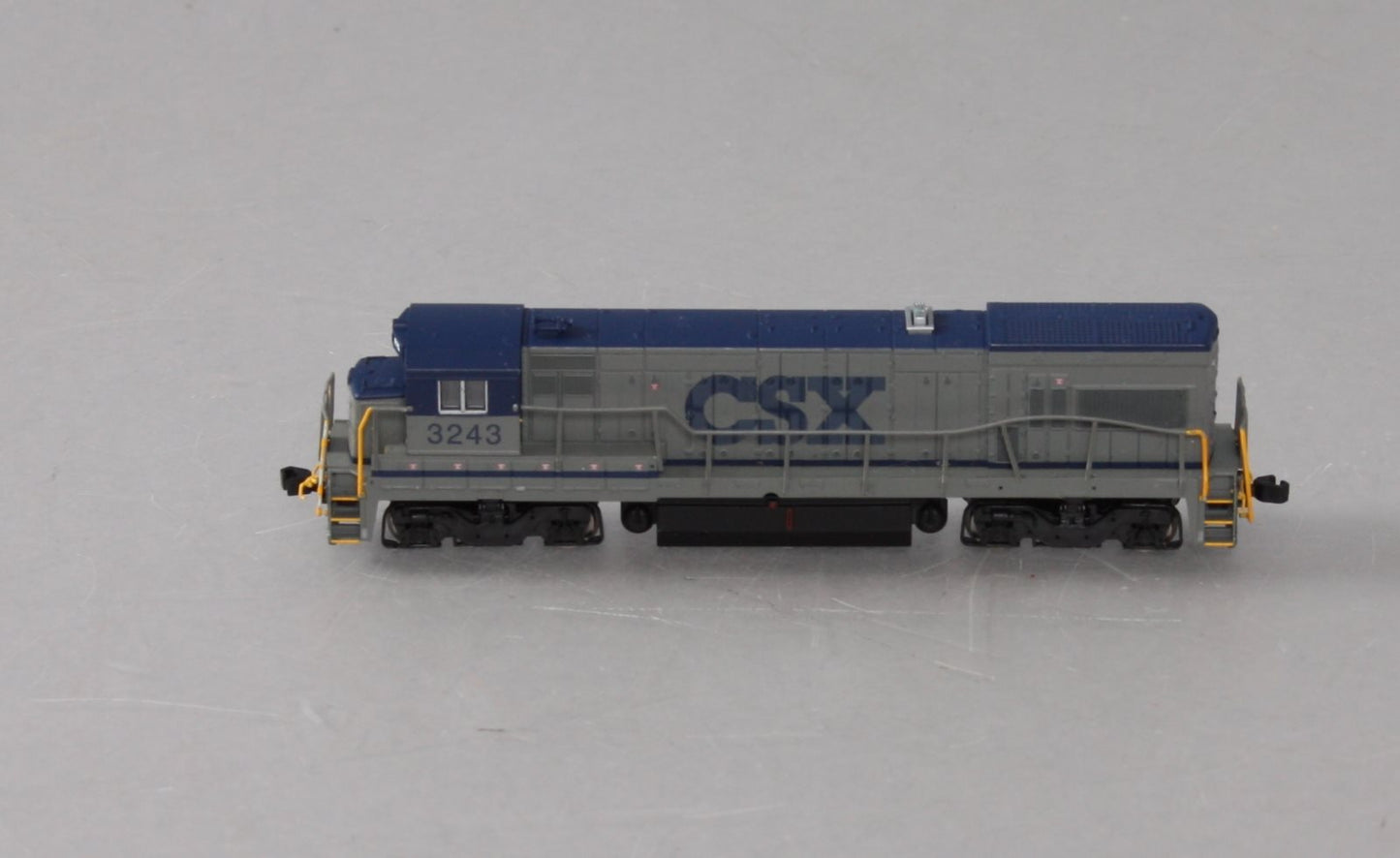 Atlas 45974 N Scale CSX U23B Diesel Locomotive #3243