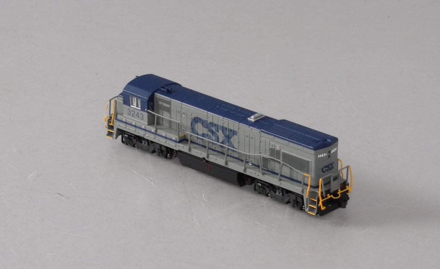 Atlas 45974 N Scale CSX U23B Diesel Locomotive #3243