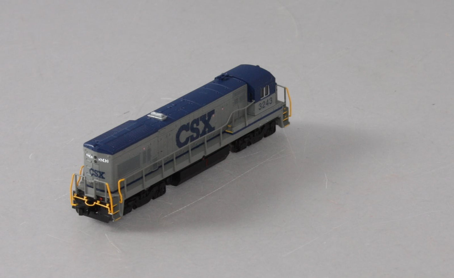 Atlas 45974 N Scale CSX U23B Diesel Locomotive #3243