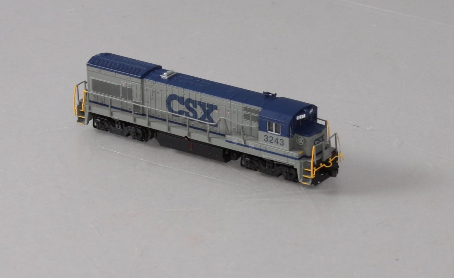 Atlas 45974 N Scale CSX U23B Diesel Locomotive #3243