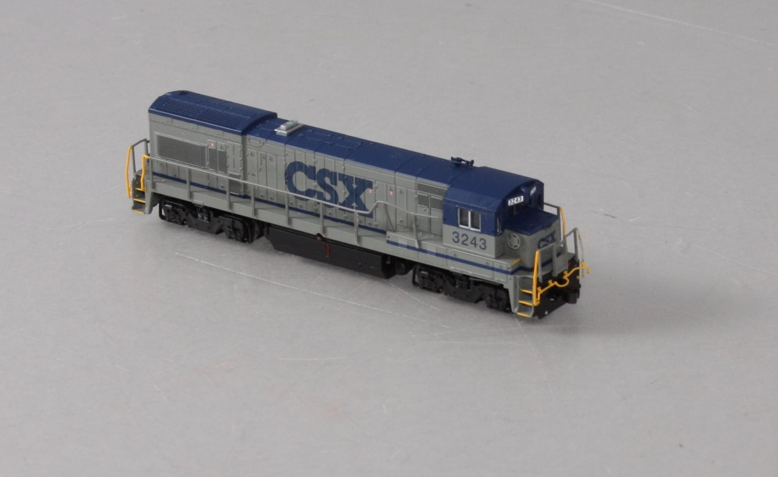 Atlas 45974 N Scale CSX U23B Diesel Locomotive #3243