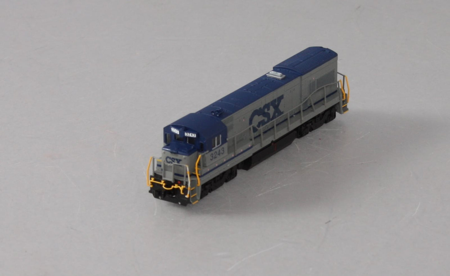 Atlas 45974 N Scale CSX U23B Diesel Locomotive #3243