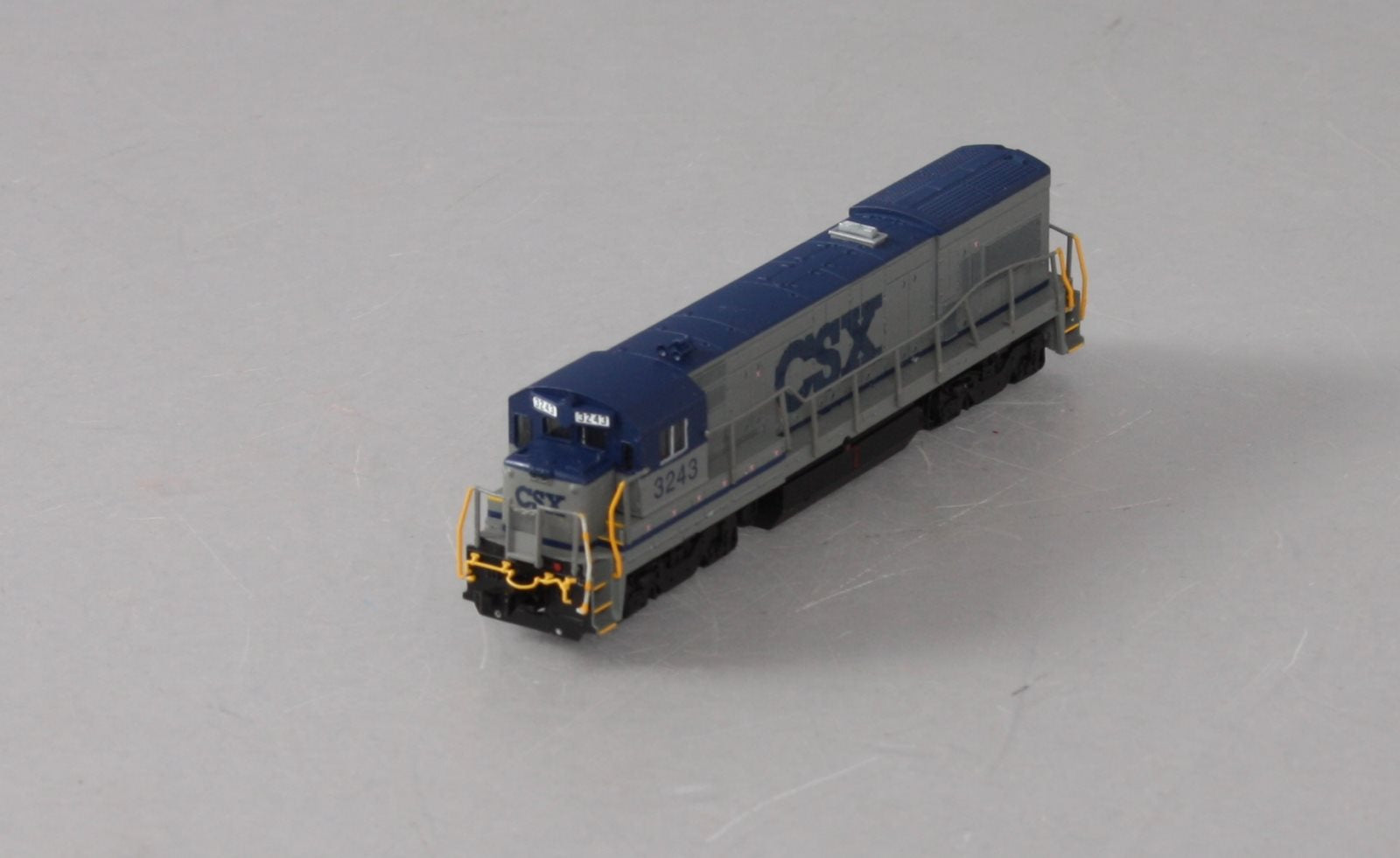Atlas 45974 N Scale CSX U23B Diesel Locomotive #3243