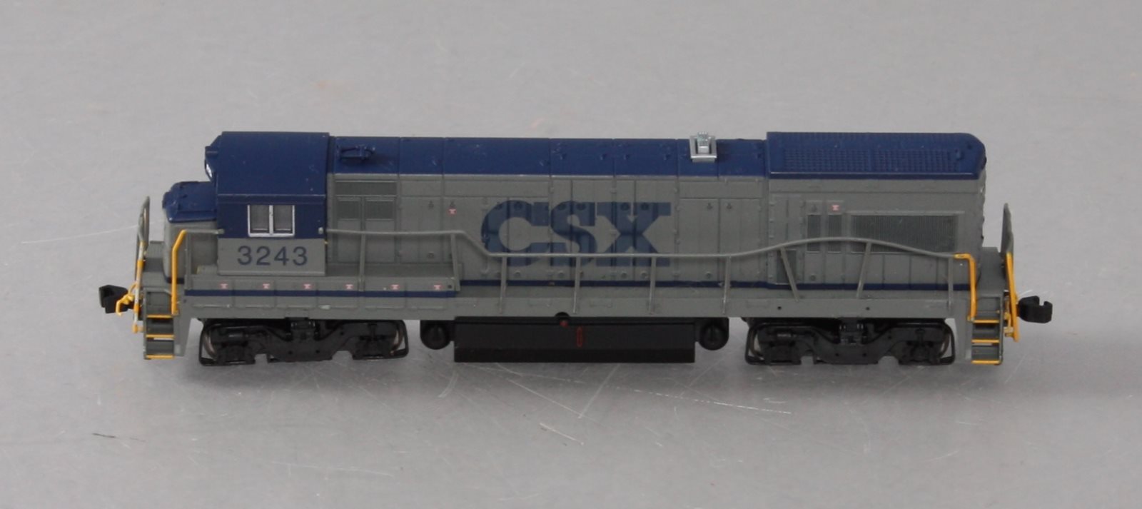 Atlas 45974 N Scale CSX U23B Diesel Locomotive #3243