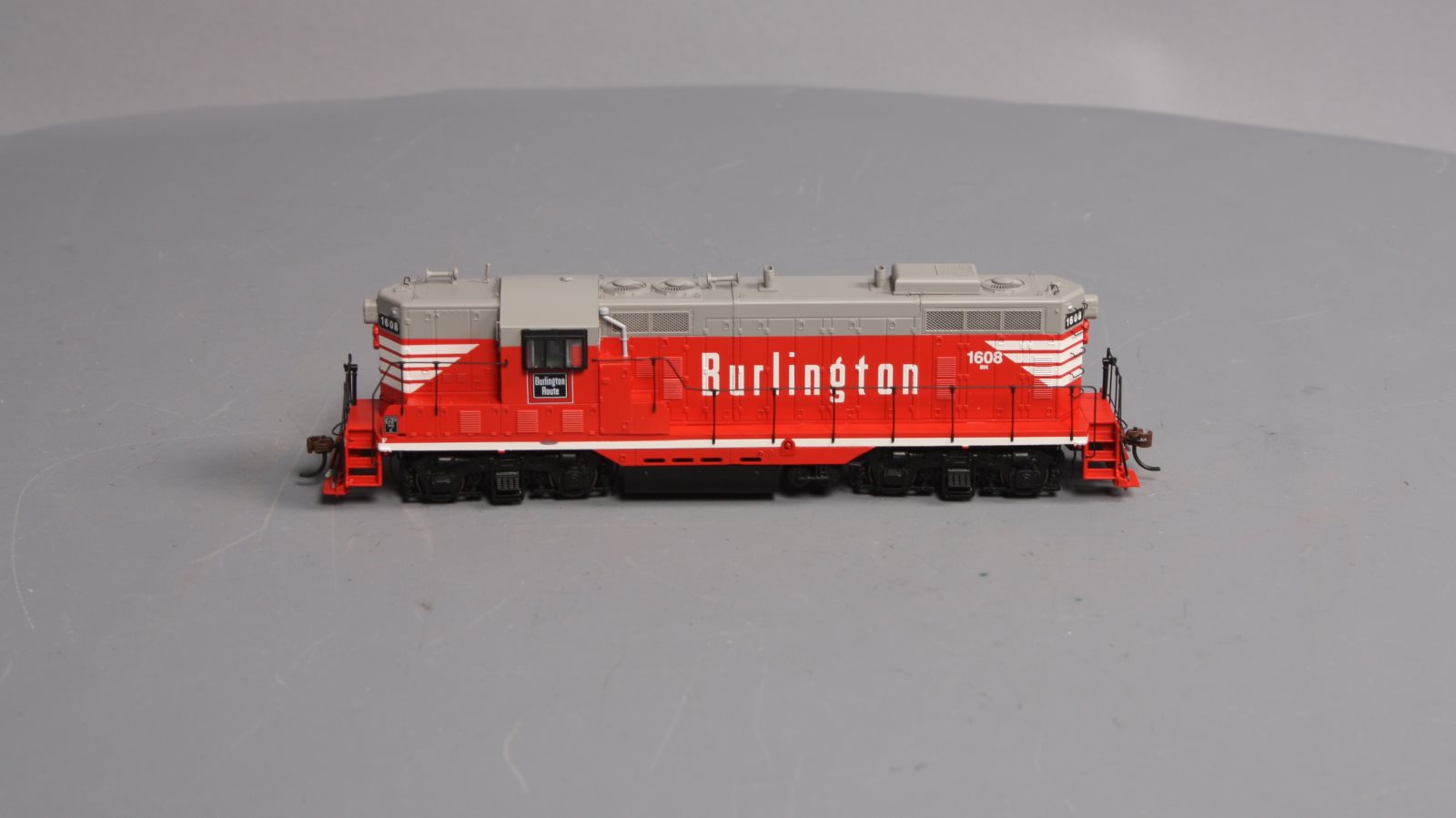 Athearn G64263 HO Burlington Northern GP7 Diesel Locomotive w/DCC & Sound #1608