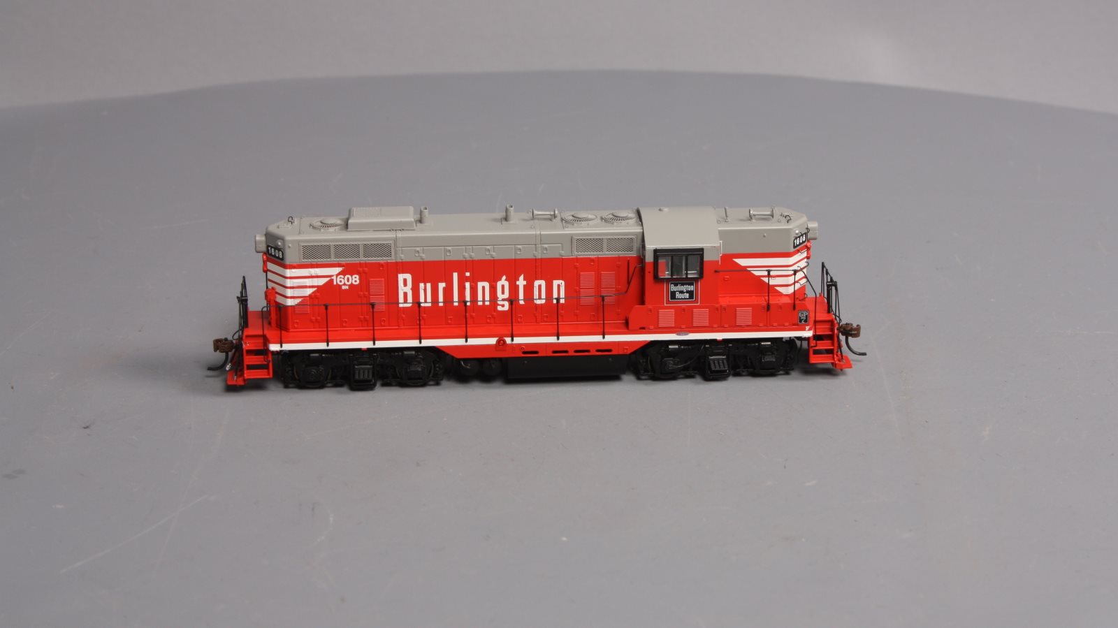 Athearn G64263 HO Burlington Northern GP7 Diesel Locomotive w/DCC & Sound #1608