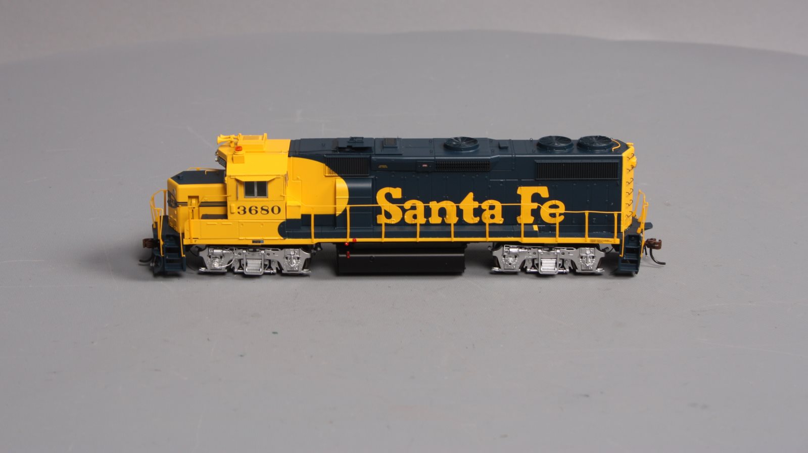 Athearn G64604 HO Santa Fe GP39-2 Phase II Diesel Locomotive DCC & Sound #3680