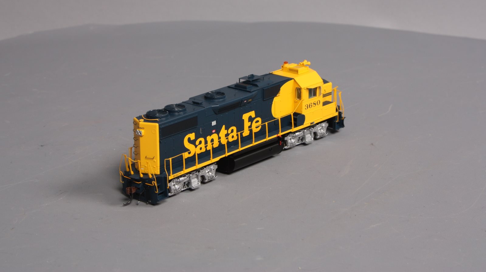 Athearn G64604 HO Santa Fe GP39-2 Phase II Diesel Locomotive DCC & Sound #3680