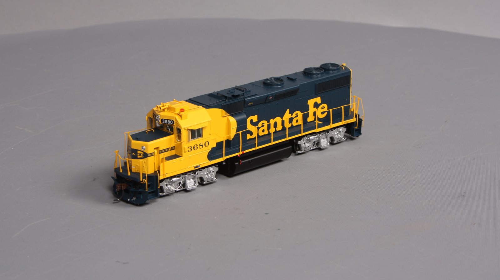 Athearn G64604 HO Santa Fe GP39-2 Phase II Diesel Locomotive DCC & Sound #3680
