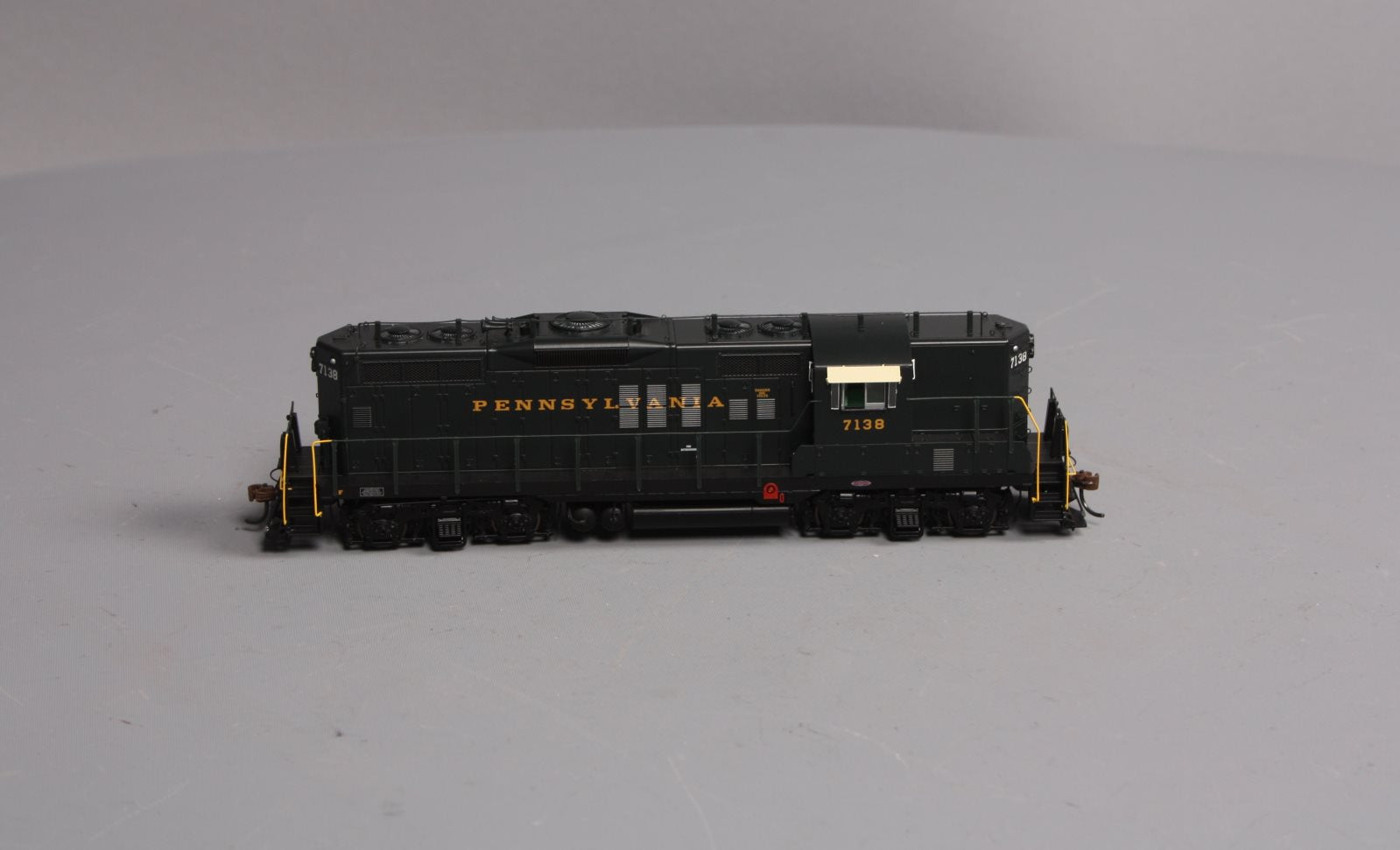 Athearn G64303 HO Pennsylvania GP9 Diesel Locomotive with DCC & Sound #7138