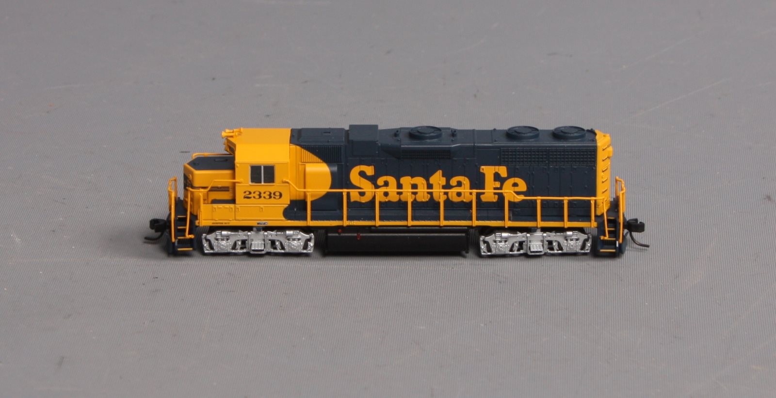Atlas 40002749 N Scale Santa Fe EMD GP38 Diesel Locomotive #2339