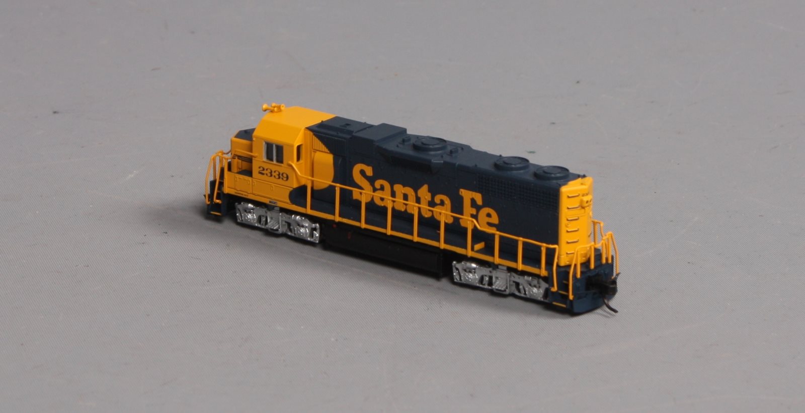 Atlas 40002749 N Scale Santa Fe EMD GP38 Diesel Locomotive #2339