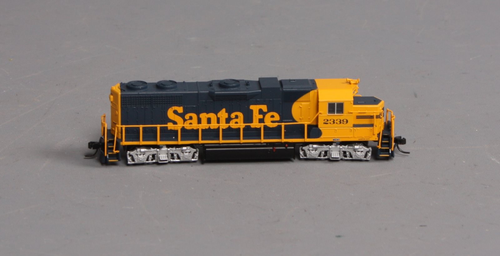 Atlas 40002749 N Scale Santa Fe EMD GP38 Diesel Locomotive #2339