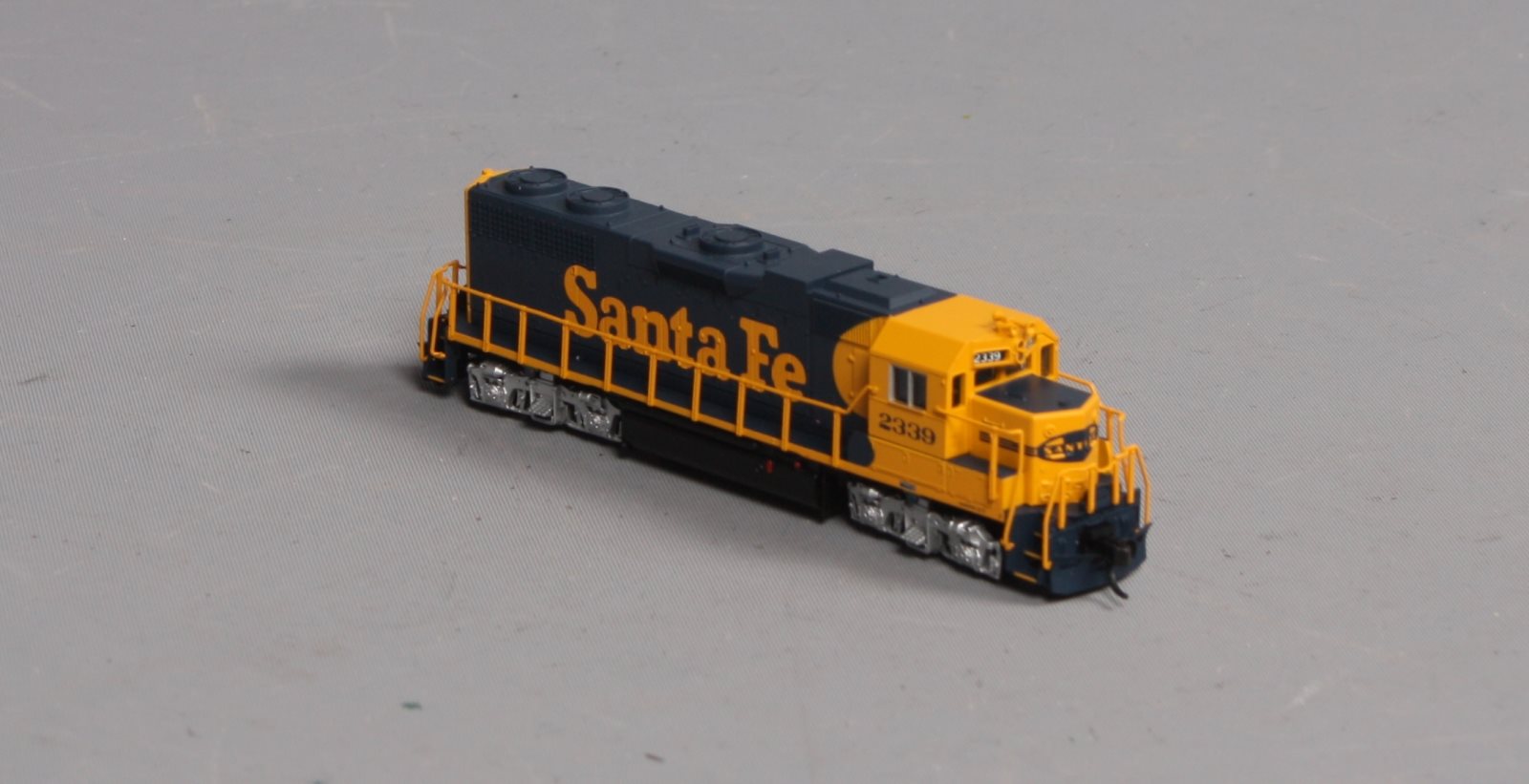 Atlas 40002749 N Scale Santa Fe EMD GP38 Diesel Locomotive #2339