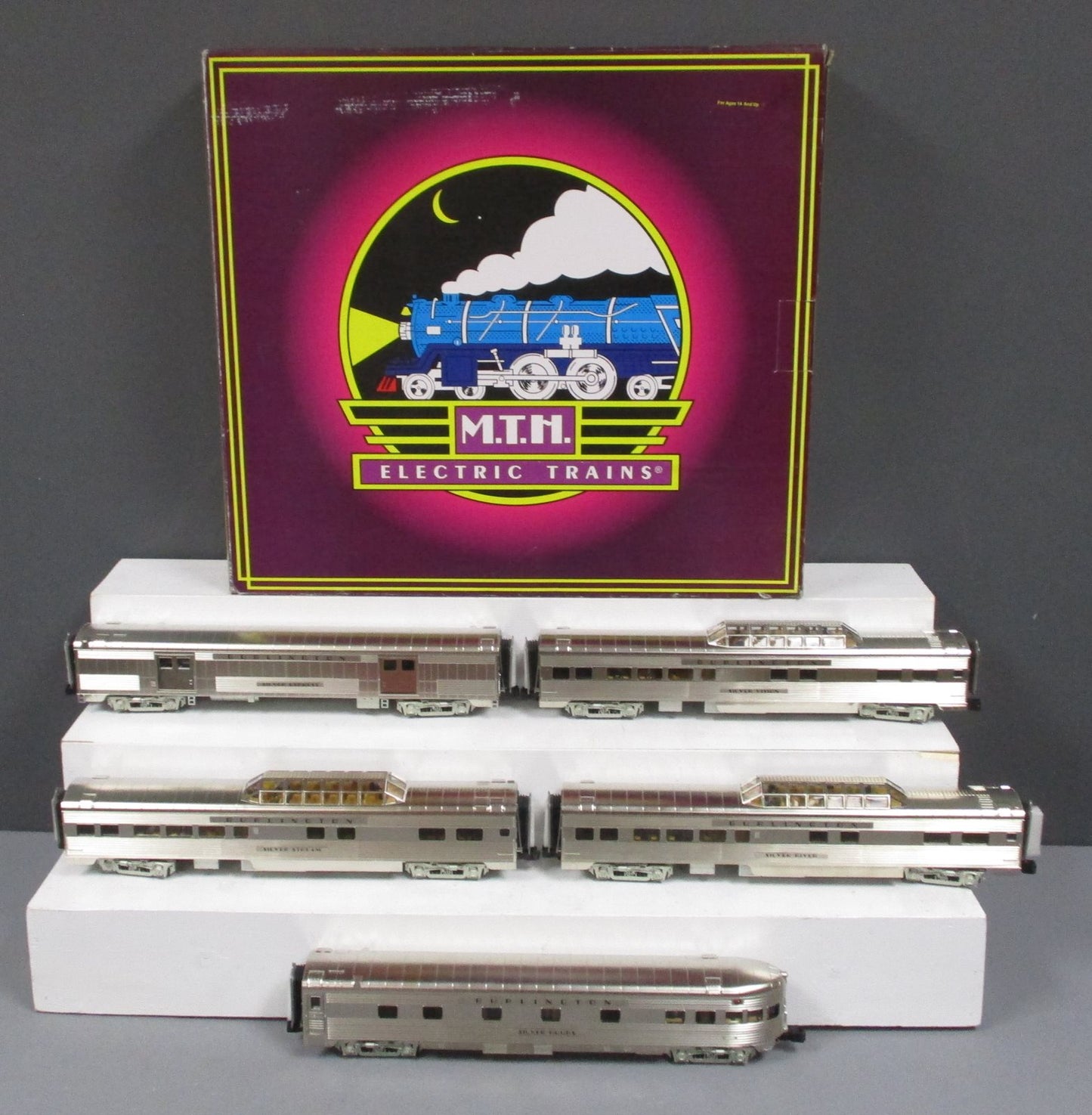 MTH 20-65133 O Burlington 70' Streamlined Ribbed Sided Passenger Set (Set of 5)