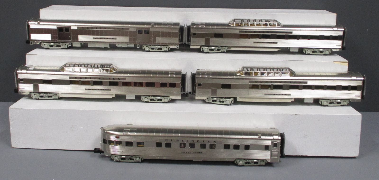 MTH 20-65133 O Burlington 70' Streamlined Ribbed Sided Passenger Set (Set of 5)