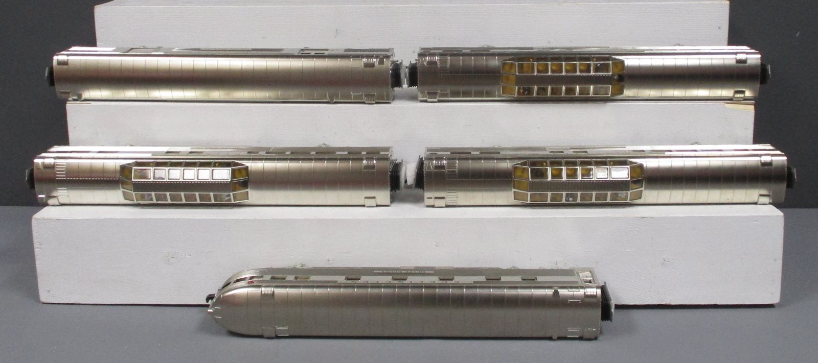 MTH 20-65133 O Burlington 70' Streamlined Ribbed Sided Passenger Set (Set of 5)
