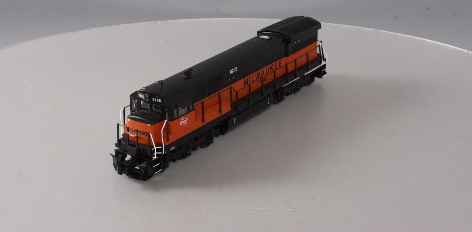 American Flyer 6-42516 S Milwukee Road Legacy U33C Diesel Locomotive #5705
