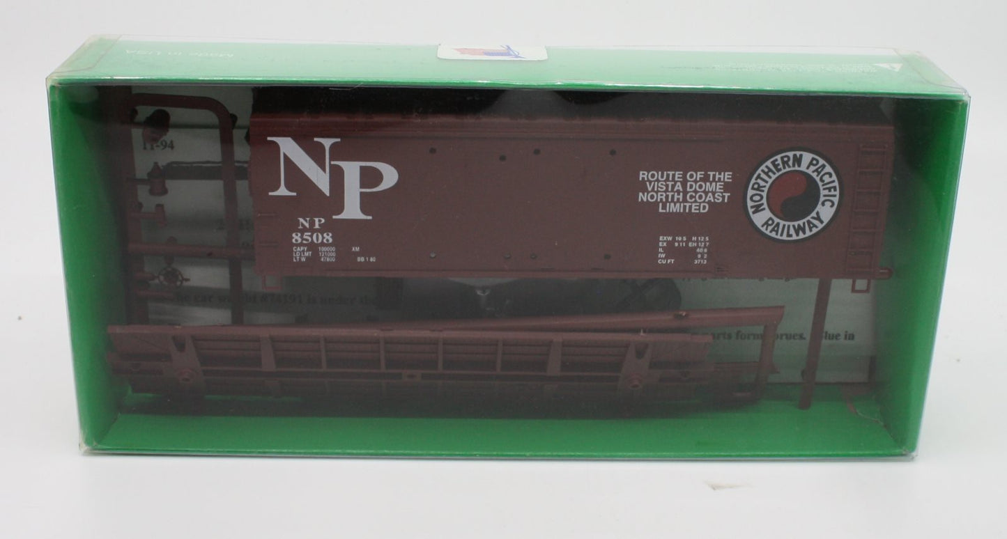 Bowser 3-1203 HO 40" Double Door Box Car Kit Northern Pacific