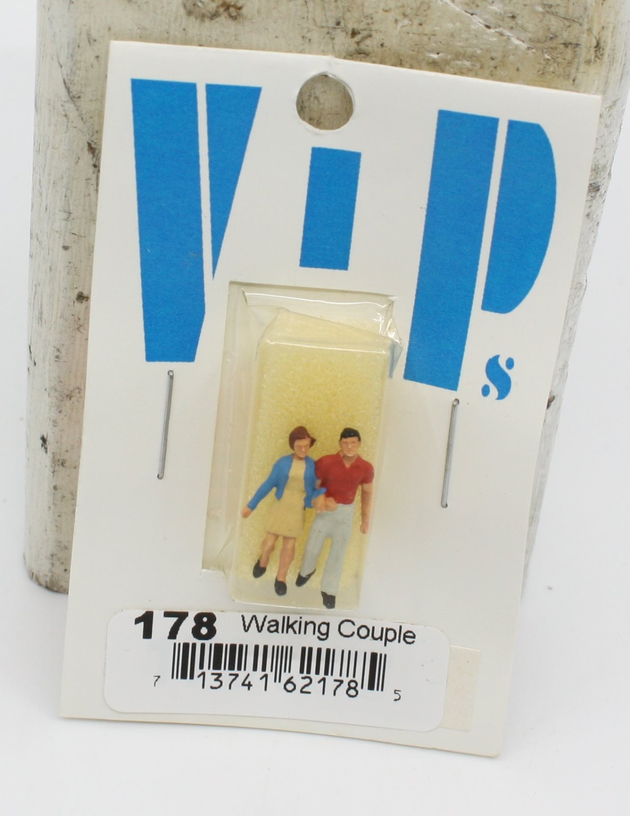 Preiser 178 HO Walking Couple Figures (Set of 2)
