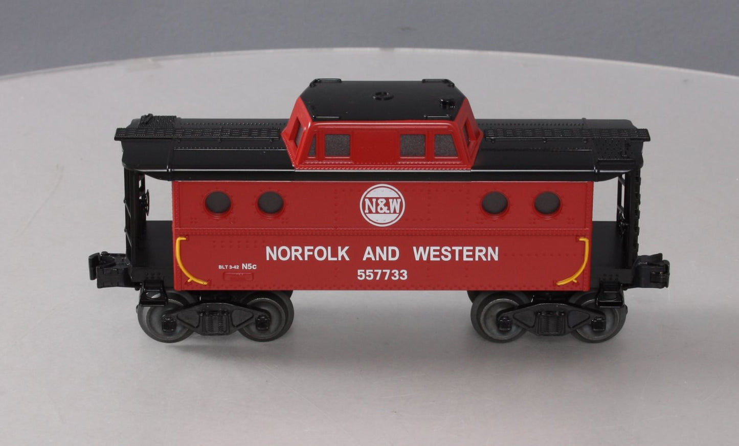 Williams 00304F O Norfolk & Wetern N5C Porthole Caboose # 557733 (Red)