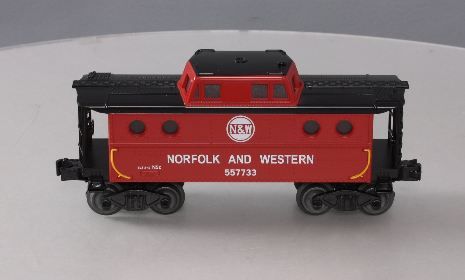 Williams 00304F O Norfolk & Wetern N5C Porthole Caboose # 557733 (Red)