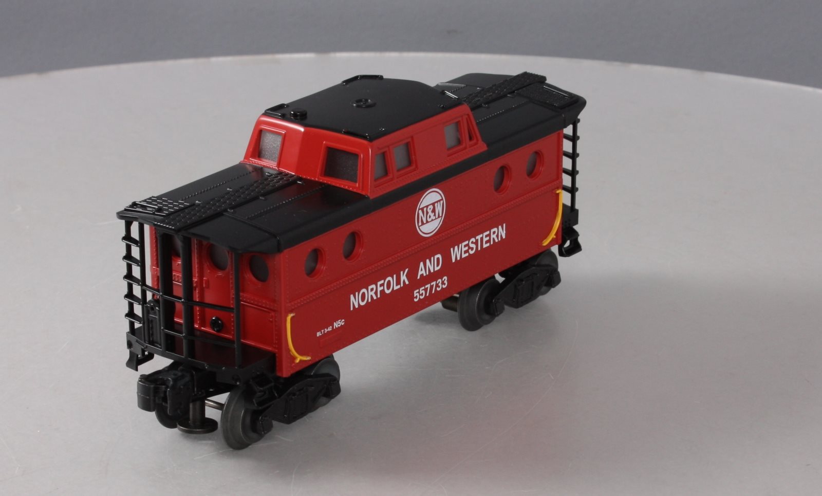 Williams 00304F O Norfolk & Wetern N5C Porthole Caboose # 557733 (Red)