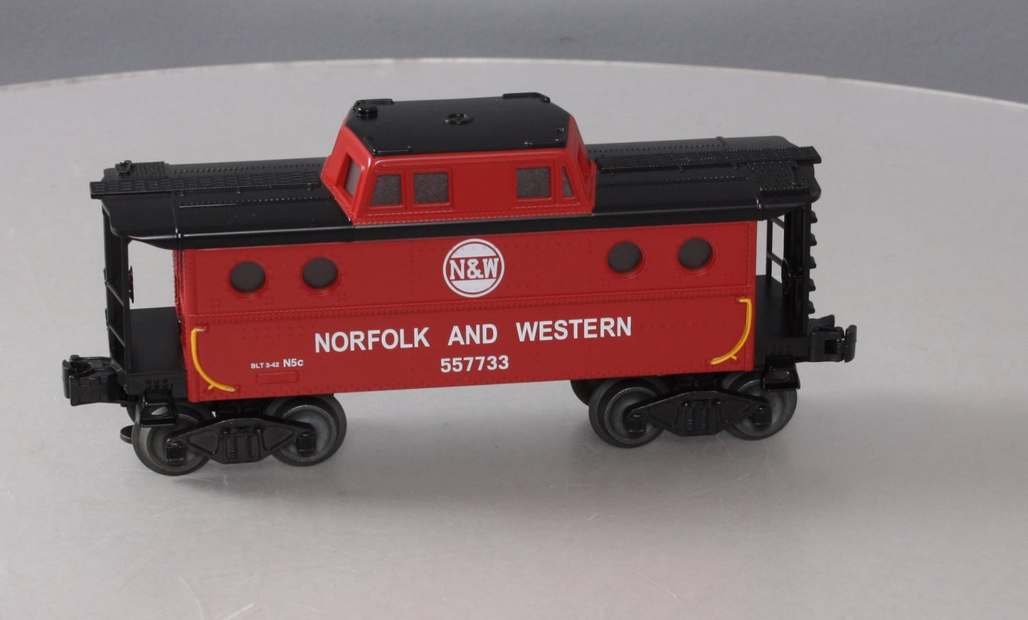 Williams 00304F O Norfolk & Wetern N5C Porthole Caboose # 557733 (Red)