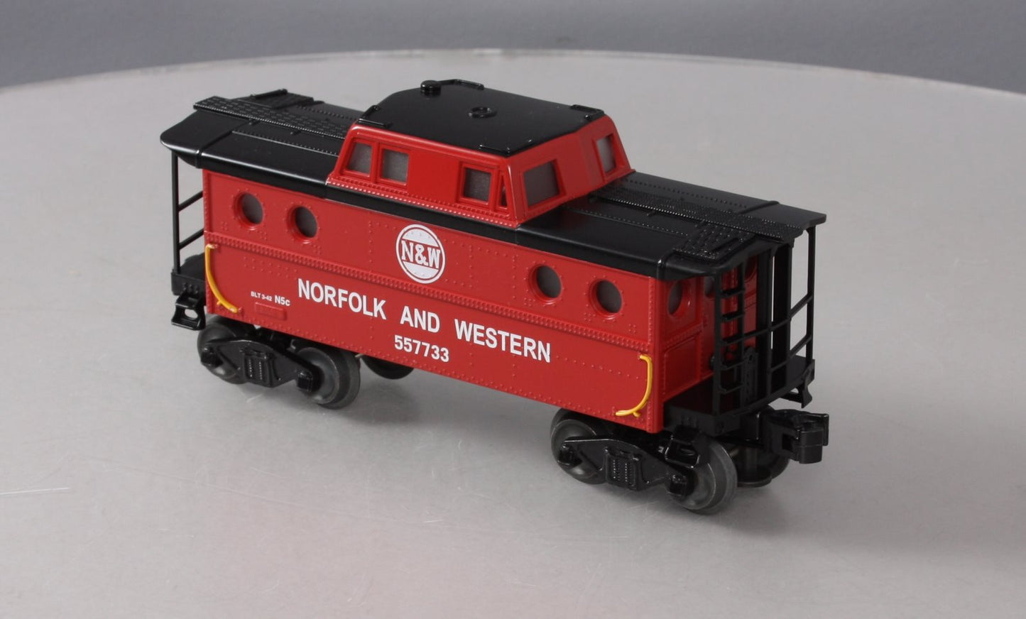 Williams 00304F O Norfolk & Wetern N5C Porthole Caboose # 557733 (Red)