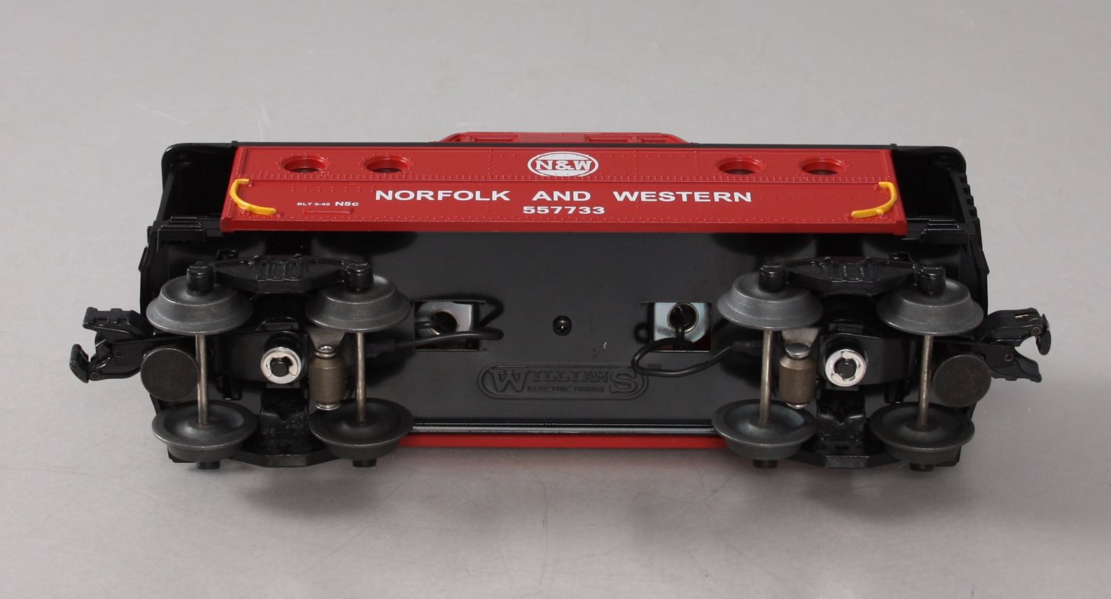 Williams 00304F O Norfolk & Wetern N5C Porthole Caboose # 557733 (Red)