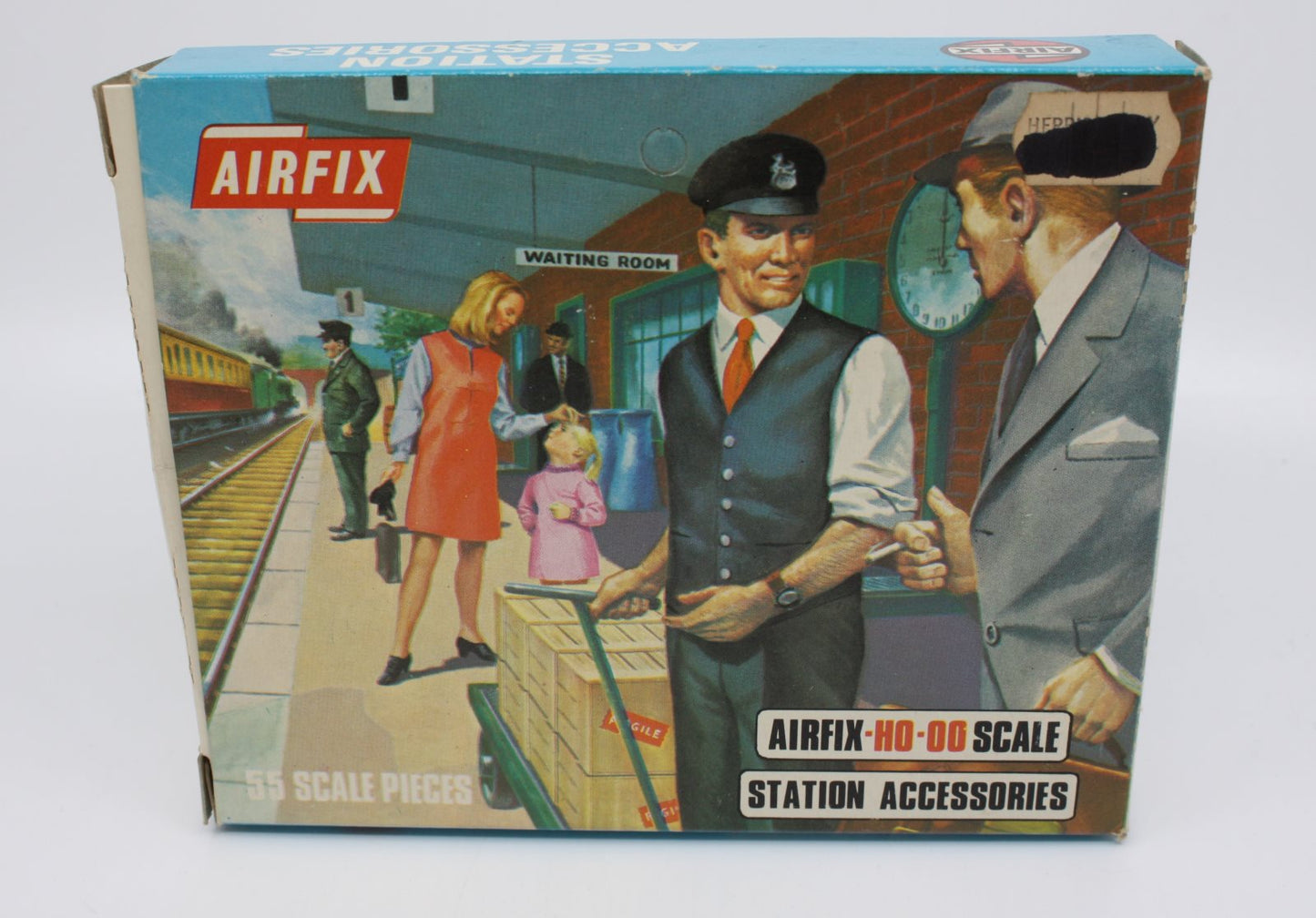 Airfix Products s42 HO Train Station Acessories