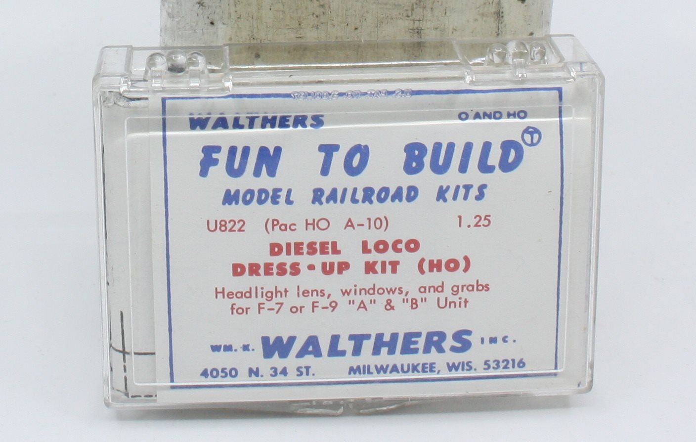Walthers U822 O and HO Diesel Loco Dress-Up Kit
