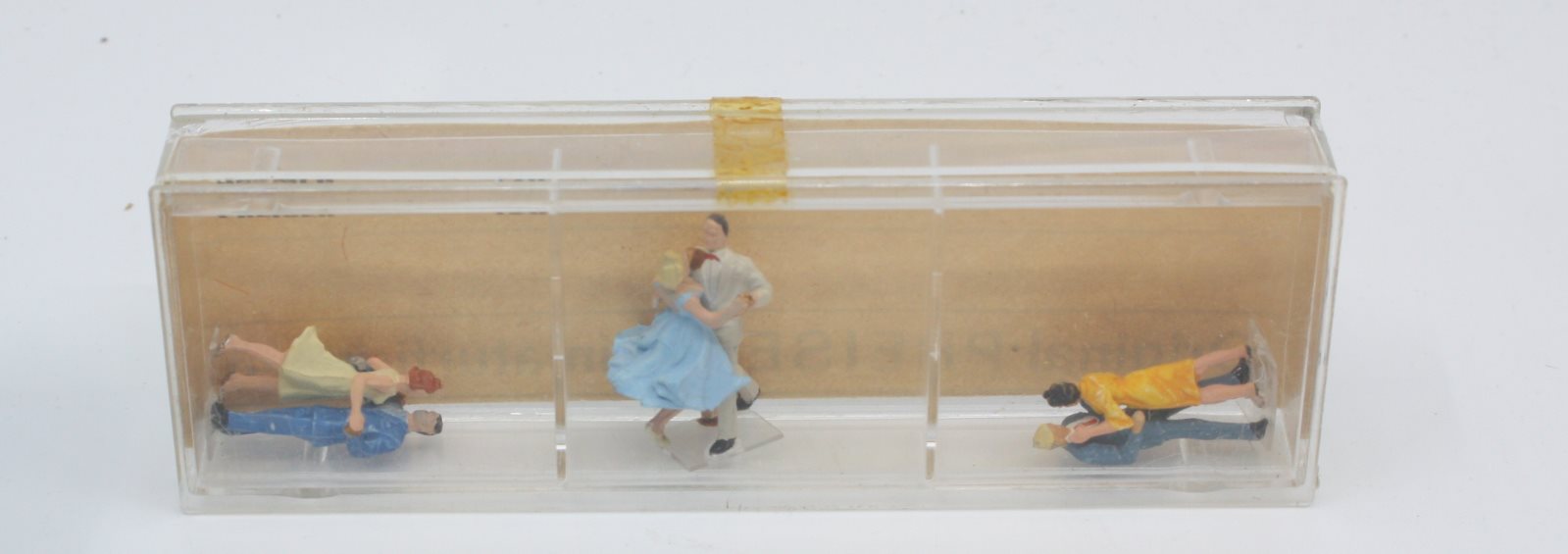 Preiser 120 HO Dancing Couples Figures (Set of 3)