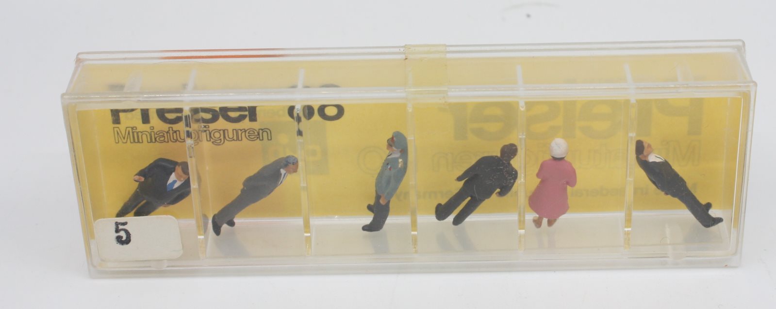 Preiser 88 HO Men in Suits & Nicely Dressed Woman Figures (Set of 6)