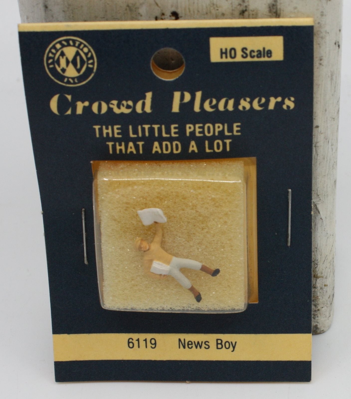 NJ International 6119 HO Figure News Boy